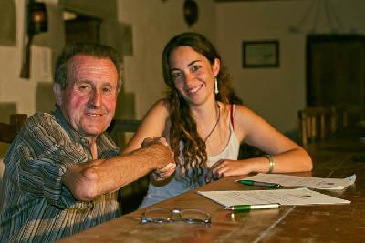 Signatura de l'acord amb Pere Colom, propietari de la finca del Coll